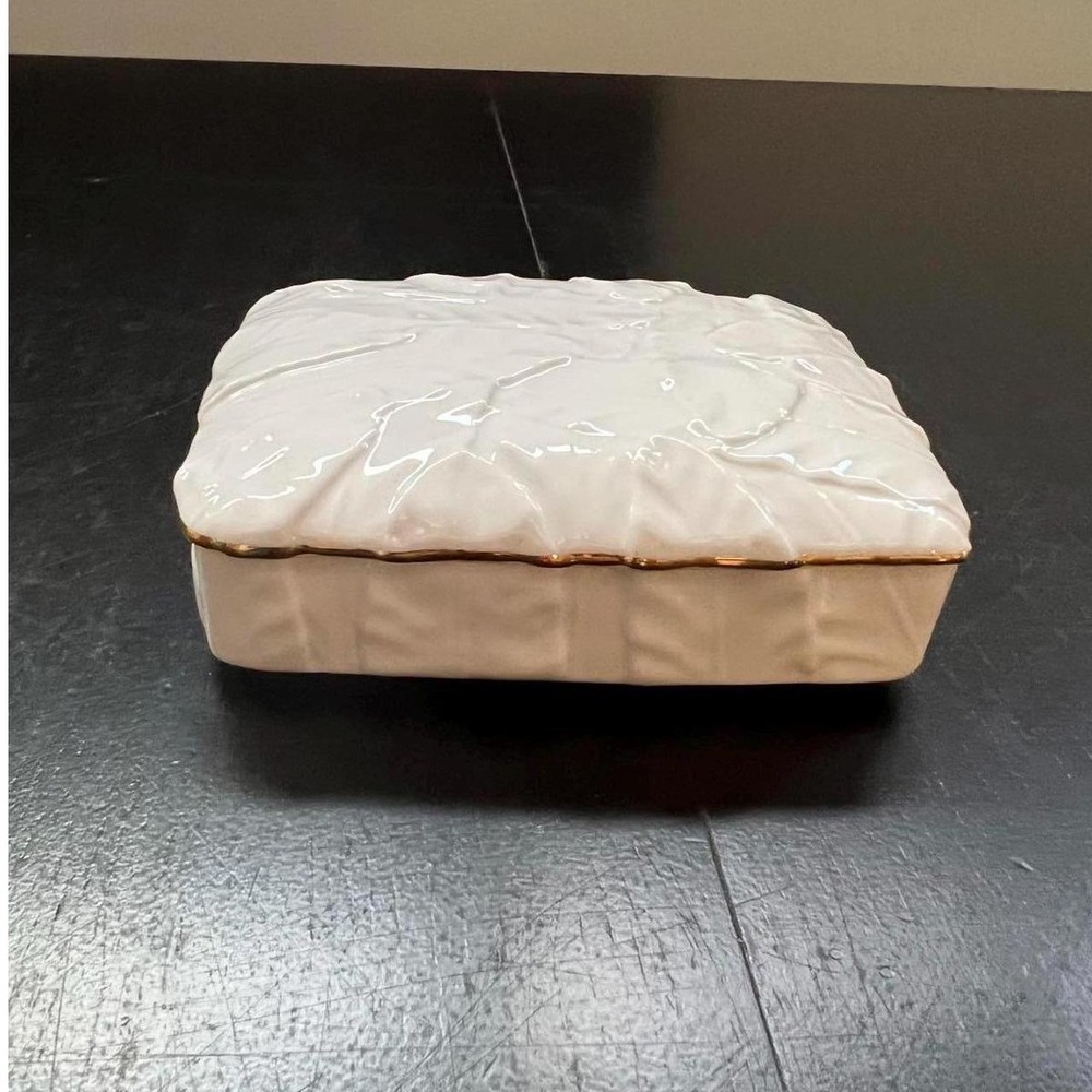 Royal Worcester Trinket Box White Gold Fern Leaf Fine Bone China 5x4x1.75